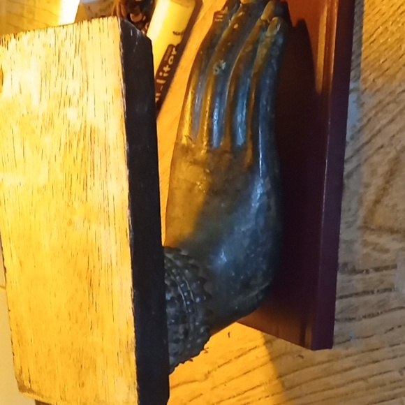 19th early 20th C. Thai brass Buddha hand w/ chakra flower. - Picture 5 of 16